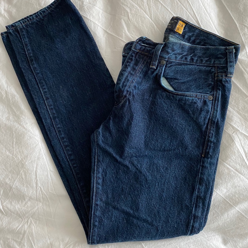 JCREW 484 solid wash, dark blue, denim jean.